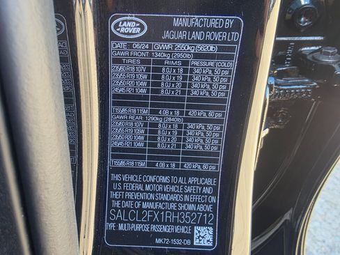 Used 2024 Land Rover Discovery Sport Dynamic SE image 29