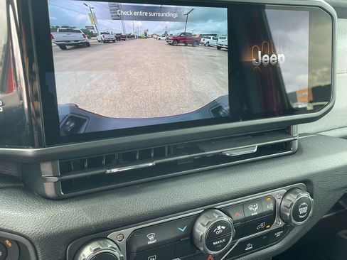 New 2025 Jeep Gladiator Sport AWD/4WD image 22