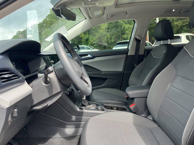 Used 2023 Volkswagen Taos SE w/ Panoramic Sunroof Package AWD/4WD image 7