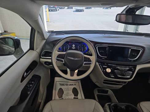 Used 2020 Chrysler Pacifica Limited image 12