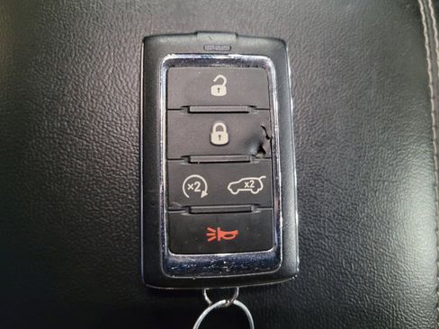 Used 2023 Jeep Grand Cherokee Laredo w/ Luxury Tech Group I AWD/4WD image 32