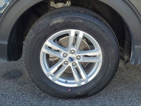 Used 2024 Ford Explorer XLT w/ Equipment Group 202A image 5