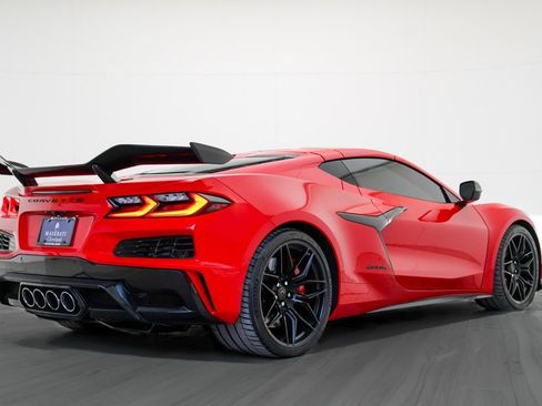 Used 2024 Chevrolet Corvette Z06 image 3