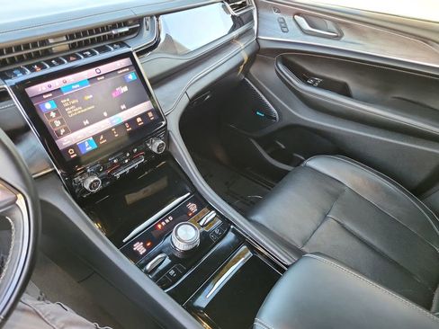 Used 2023 Jeep Grand Cherokee Overland w/ Advanced Protech Group III image 12