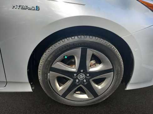 Used 2020 Toyota Prius XLE FWD image 39