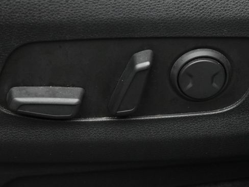 Used 2022 Kia Carnival EX FWD image 13