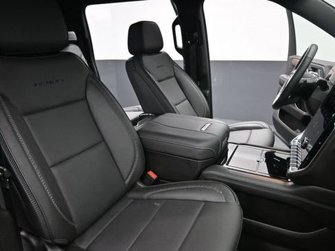 Used 2025 GMC Yukon XL Denali AWD/4WD image 22