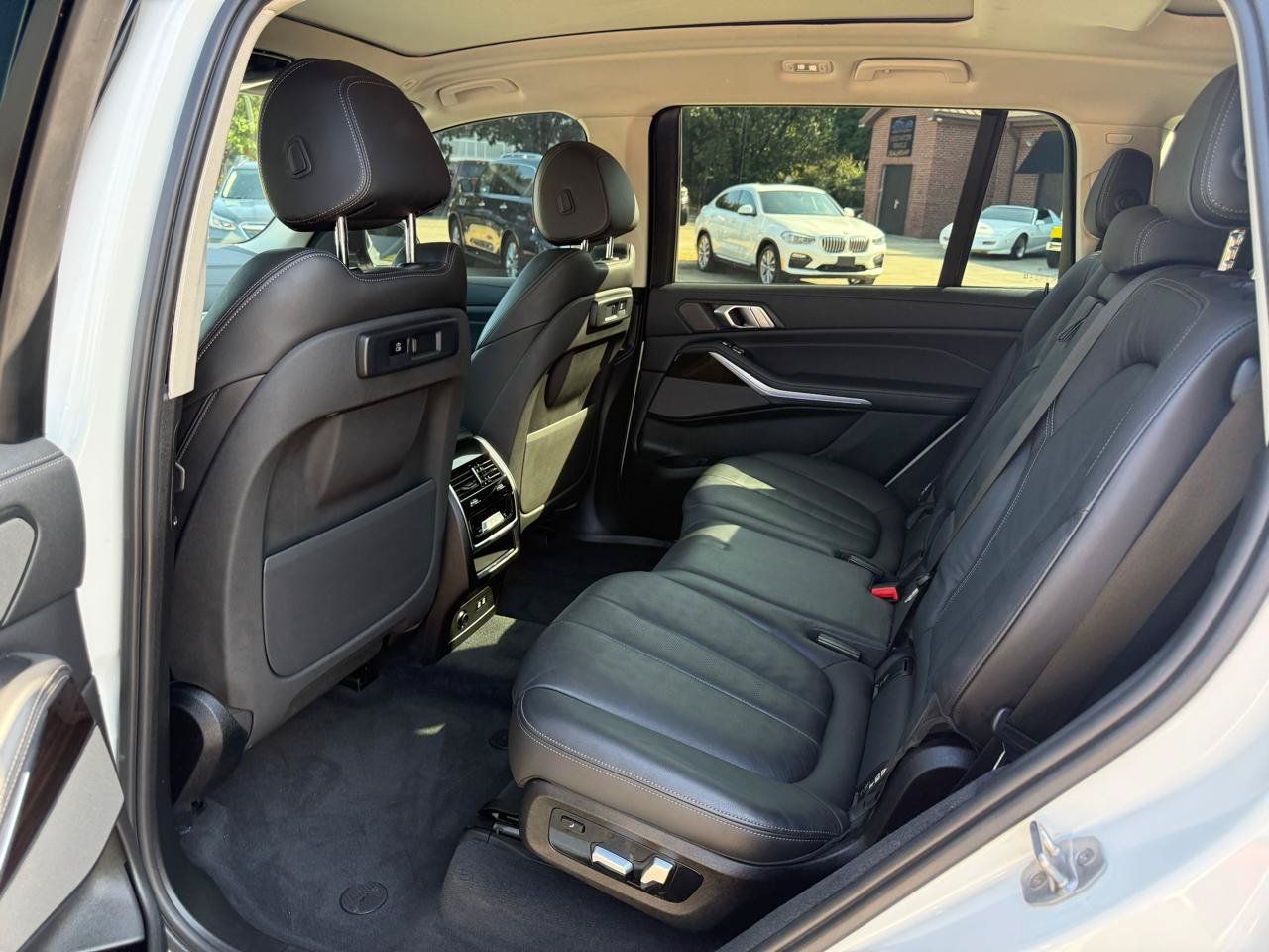 Used 2020 BMW X7 xDrive40i w/ Premium Package AWD/4WD image 27