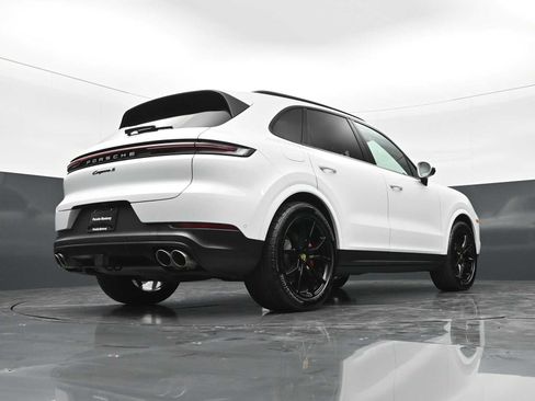 Certified 2024 Porsche Cayenne S AWD/4WD image 42