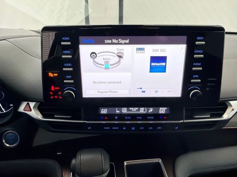 Used 2024 Toyota Sienna XLE image 30