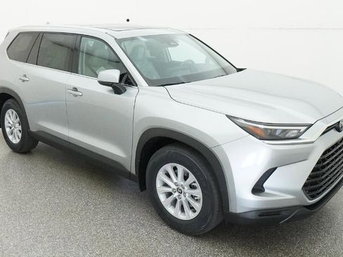 New 2026 Toyota Grand Highlander XLE image 13
