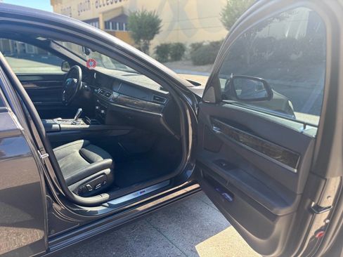 Used 2014 BMW 740i image 18