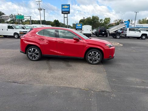 Used 2024 Lexus UX 250h AWD w/ Premium Package image 17