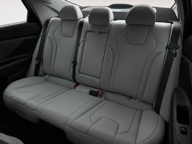 Used 2025 Hyundai Elantra Limited FWD image 14