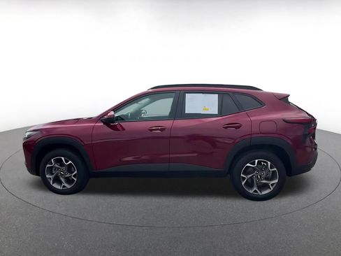 Used 2025 Chevrolet Trax LT w/ LT Convenience Package FWD image 7