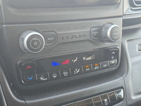 Used 2024 RAM ProMaster 2500 w/ Convenience Group FWD image 28