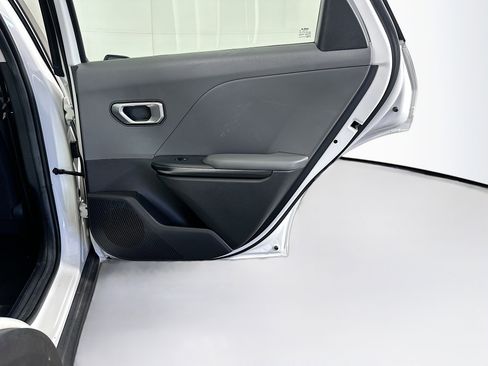 Used 2025 Kia K4 LXS image 29