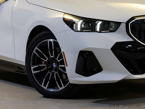 New 2026 BMW 530i xDrive w/ M Sport Package image 3
