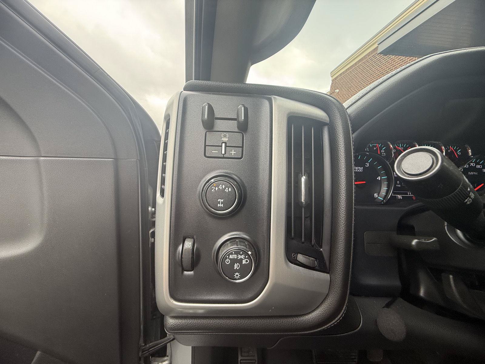 Used 2018 GMC Sierra 2500 SLT w/ Duramax Plus Package AWD/4WD image 13