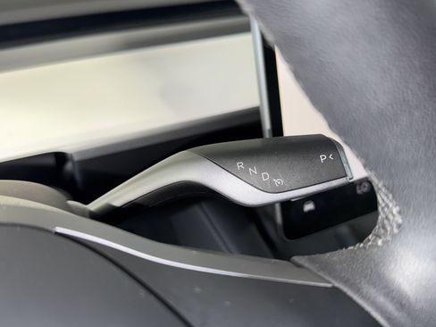 Used 2024 Tesla Model Y Long Range AWD/4WD image 24
