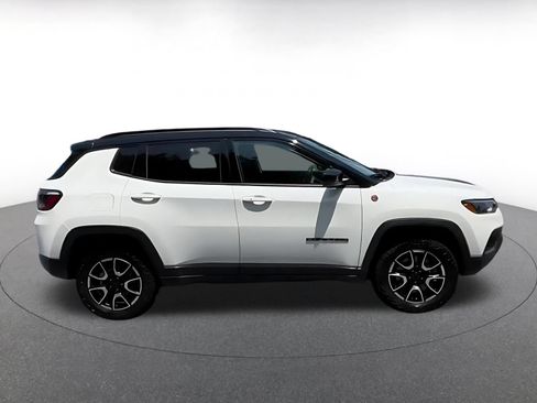 Used 2025 Jeep Compass Trailhawk AWD/4WD image 16