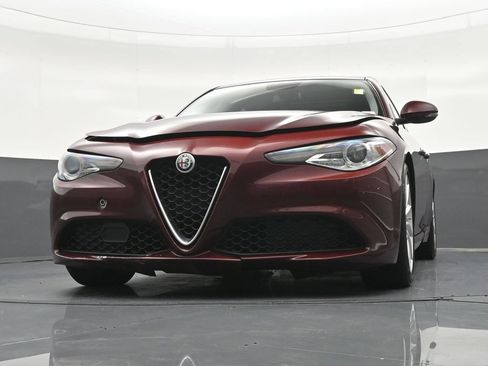 Used 2019 Alfa Romeo Giulia RWD image 31
