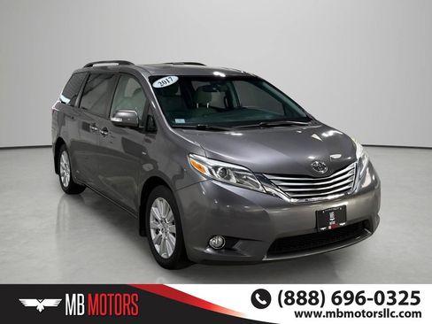 Used 2017 Toyota Sienna Limited AWD/4WD image 3