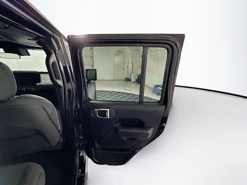 Used 2025 Jeep Wrangler Willys image 28