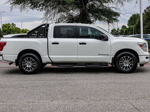 Used 2024 Nissan Titan SV w/ SV Convenience Package RWD image 8