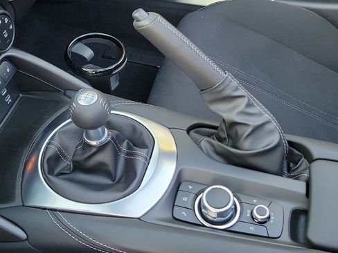 New 2026 MAZDA MX-5 Miata Club w/ Interior Package RWD image 33