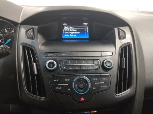 Used 2018 Ford Focus SE w/ Cold Weather Package FWD image 25