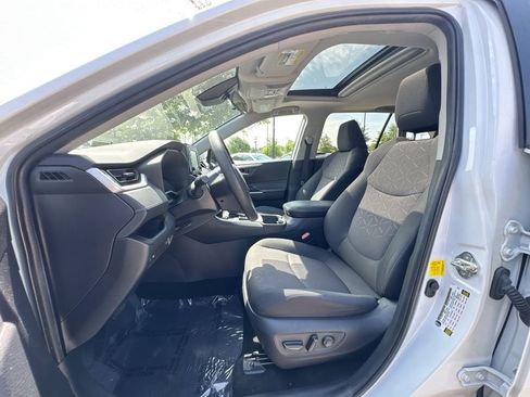 Used 2019 Toyota RAV4 XLE w/ Convenience Package FWD image 19