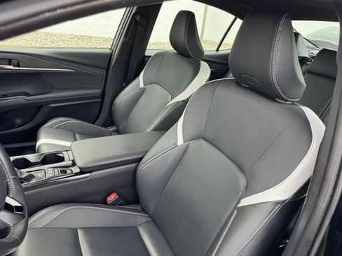 Used 2025 Toyota Camry SE image 9