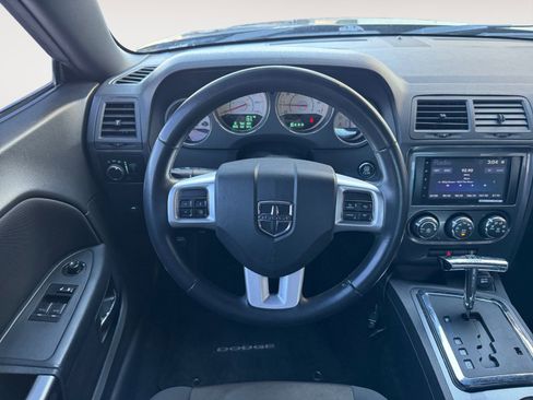 Used 2014 Dodge Challenger SXT image 12