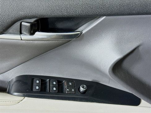 Certified 2020 Toyota Camry XLE image 25