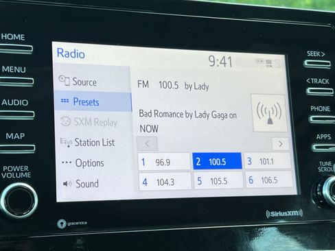 Used 2023 Toyota Camry SE image 18