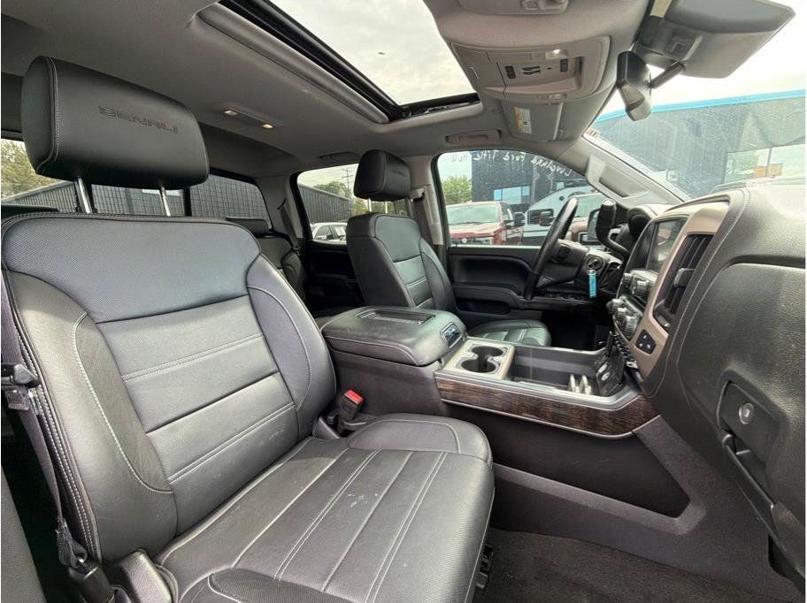 Used 2016 GMC Sierra 1500 Denali w/ Enhanced Driver Alert Package AWD/4WD image 4