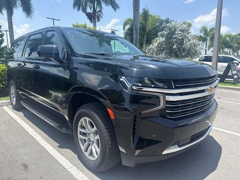 Used 2024 Chevrolet Suburban LT RWD image 3