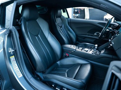 Used 2018 Audi R8 V10 w/ Premium Package RWD image 26