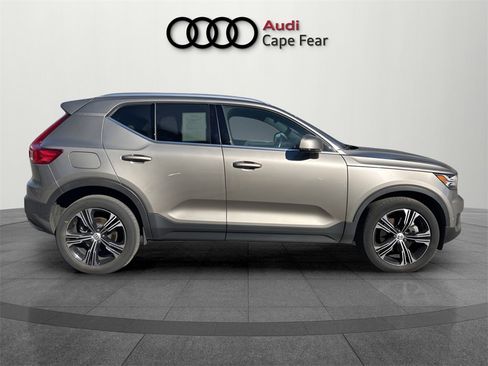 Used 2020 Volvo XC40 T4 Inscription image 8