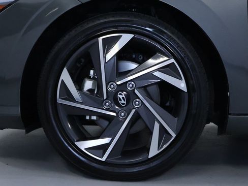 Used 2025 Hyundai Elantra SEL image 32