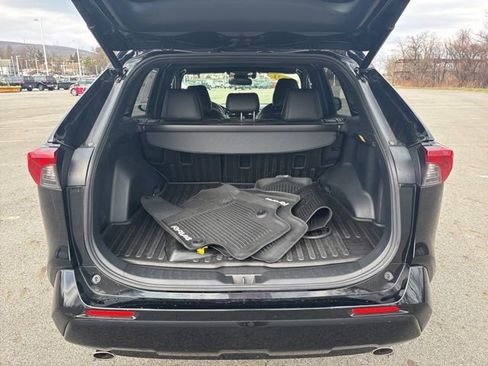 Used 2021 Toyota RAV4 SE w/ Weather & Moonroof Package image 17