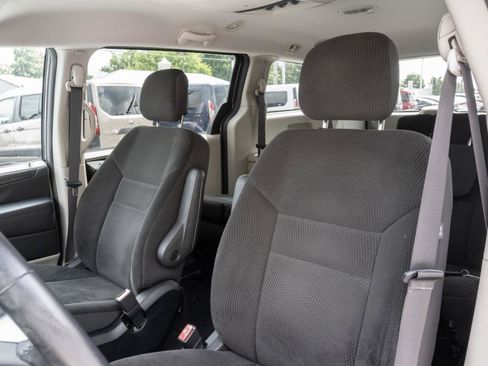 Used 2017 Dodge Grand Caravan SE w/ Power Window Group FWD image 15