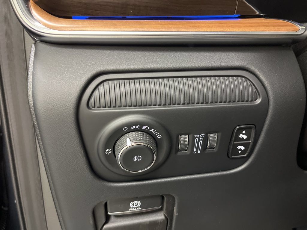 New 2024 Jeep Grand Wagoneer L Series III AWD/4WD image 23