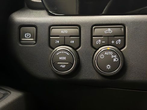 Certified 2024 Chevrolet Silverado 1500 LT image 40