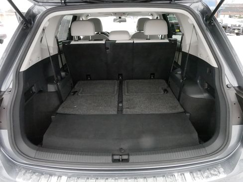 Certified 2021 Volkswagen Tiguan SE w/ Panoramic Sunroof Package image 18