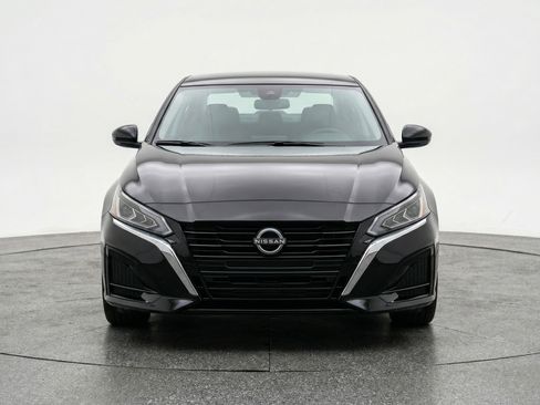 Used 2025 Nissan Altima 2.5 SV image 2