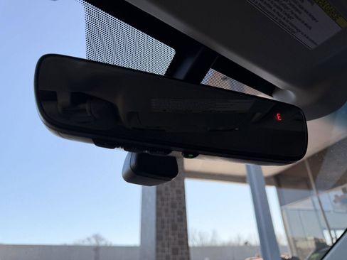 Used 2018 Subaru Outback 2.5i Premium image 24