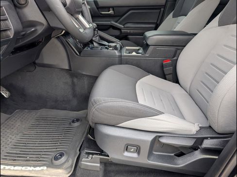 Used 2025 Toyota Tacoma TRD Sport image 11