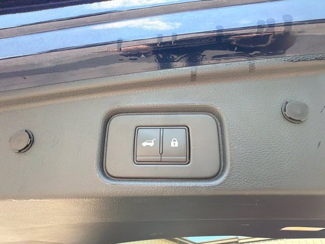 Used 2025 Nissan Pathfinder SV AWD/4WD image 13